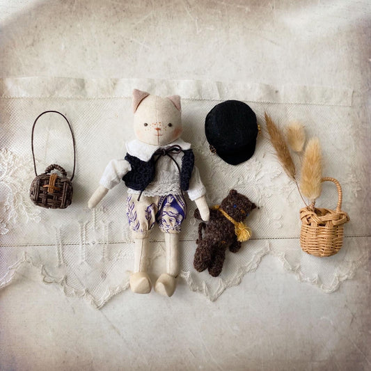 Boy Cat Doll (16cm) – Exclusive Collector’s Set