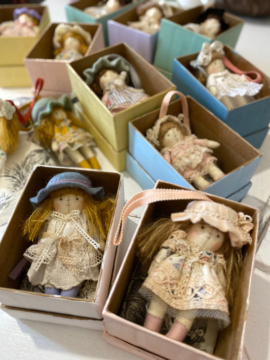 Charm Box – Surprise Doll & Treasures